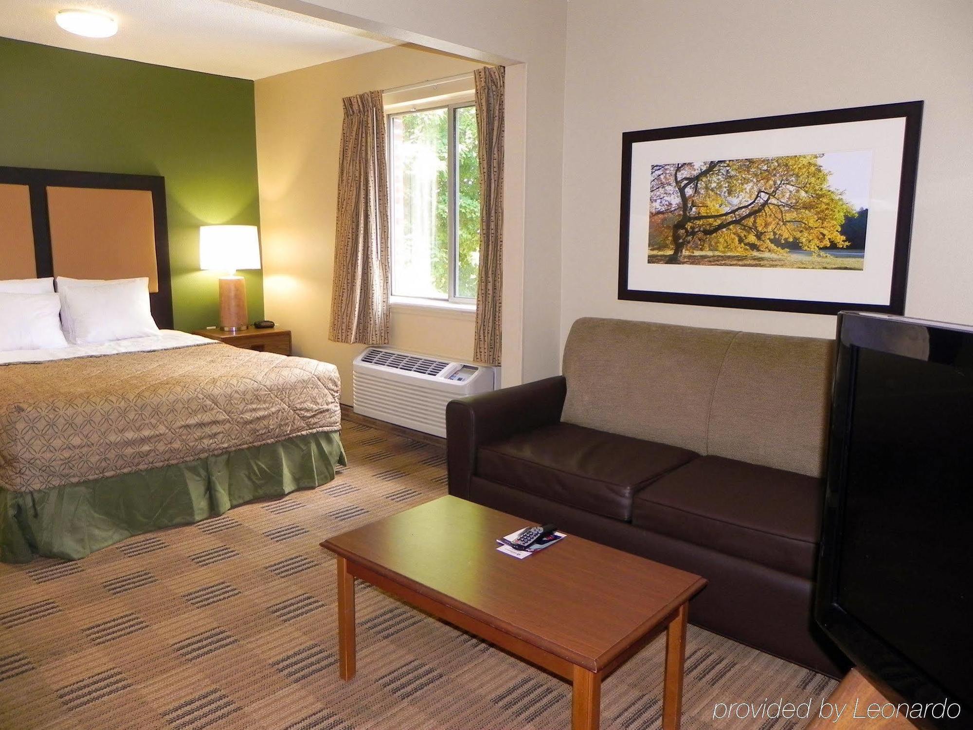 Extended Stay America Select Suites - Charlotte - University Place - E Mccullough Dr Экстерьер фото